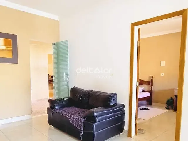 Casa com 260m² 4 quartos e 3 banheiros, à venda, no bairro Santa Mônica em Belo Horizonte