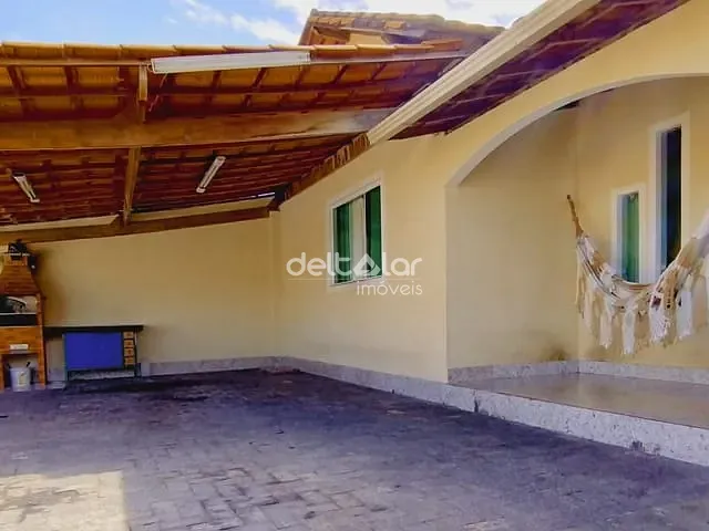 Casa com 260m² 4 quartos e 3 banheiros, à venda, no bairro Santa Mônica em Belo Horizonte