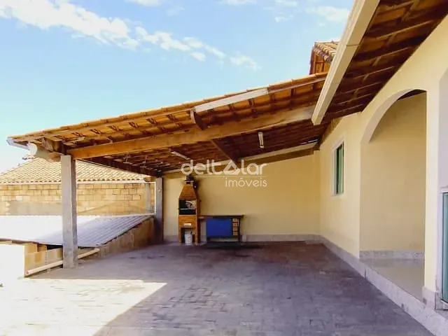 Casa com 260m² 4 quartos e 3 banheiros, à venda, no bairro Santa Mônica em Belo Horizonte