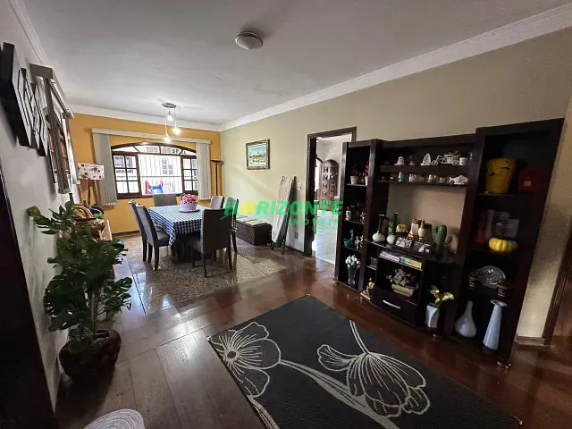 Casa 5 quartos e 2 banheiros, à venda, no bairro Bosque dos Eucaliptos em São José dos Campos
