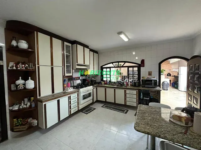 Casa 5 quartos e 2 banheiros, à venda, no bairro Bosque dos Eucaliptos em São José dos Campos
