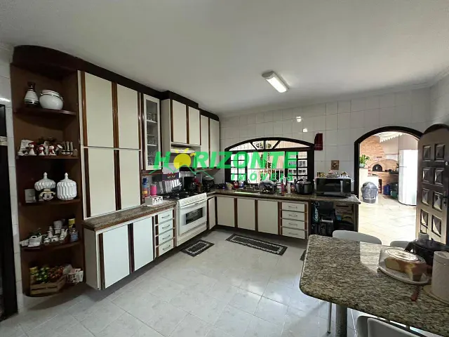 Casa 5 quartos e 2 banheiros, à venda, no bairro Bosque dos Eucaliptos em São José dos Campos