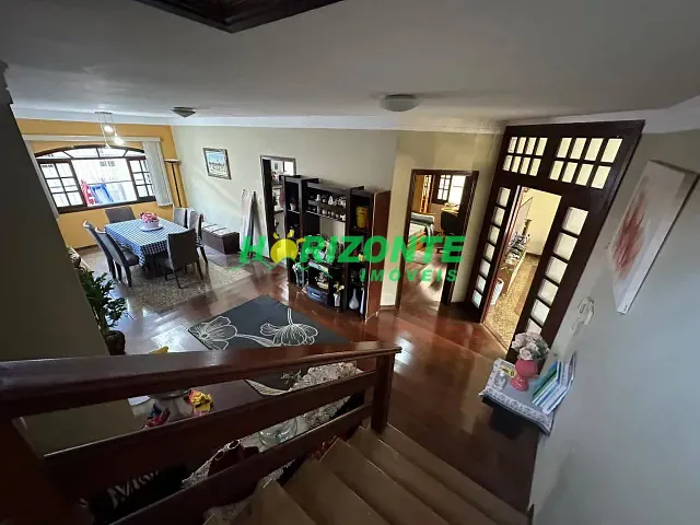 Casa 5 quartos e 2 banheiros, à venda, no bairro Bosque dos Eucaliptos em São José dos Campos
