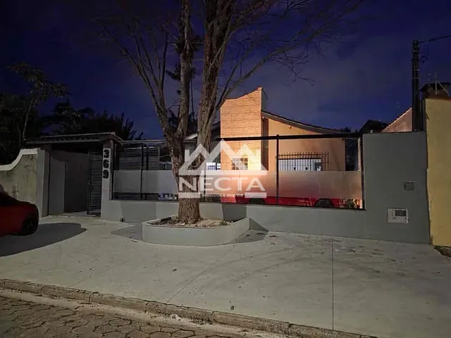 Casa com 258m² 3 quartos e 2 banheiros, à venda, no bairro Indaiá em Caraguatatuba