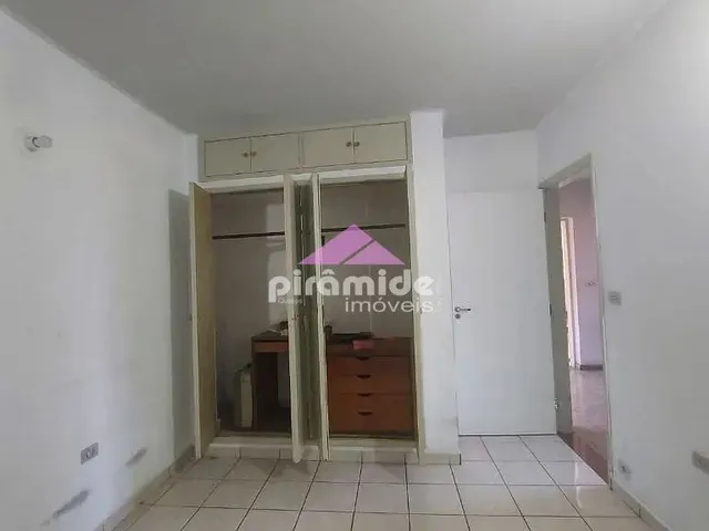 Casa com 214m² 3 quartos e 1 banheiro, à venda, no bairro Centro em São José Dos Campos
