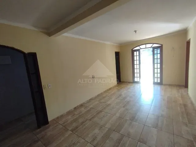 Casa com 250m² 2 quartos e 2 banheiros, à venda, no bairro Jardim Zaira em Mauá