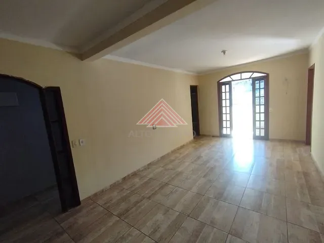 Casa com 250m² 2 quartos e 2 banheiros, à venda, no bairro Jardim Zaira em Mauá