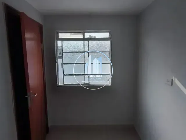 Casa com 145m² 7 quartos e 3 banheiros, à venda ou para alugar, no bairro Centro em Pouso Alegre