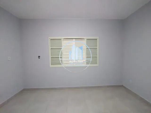 Casa com 145m² 7 quartos e 3 banheiros, à venda ou para alugar, no bairro Centro em Pouso Alegre