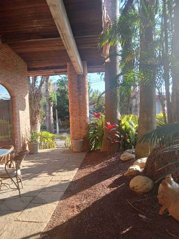 Casa com 1200m² 4 quartos e 6 banheiros, à venda ou para alugar, no bairro Nossa Senhora do Perpétuo Socorro em Pindamonhangaba