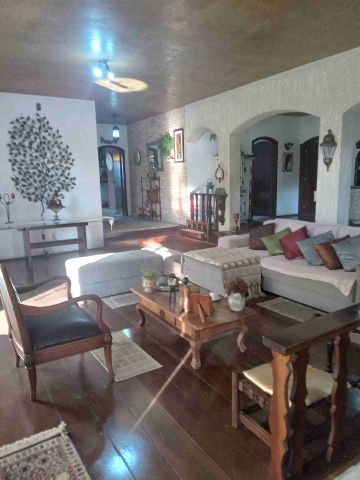 Casa com 1200m² 4 quartos e 6 banheiros, à venda ou para alugar, no bairro Nossa Senhora do Perpétuo Socorro em Pindamonhangaba