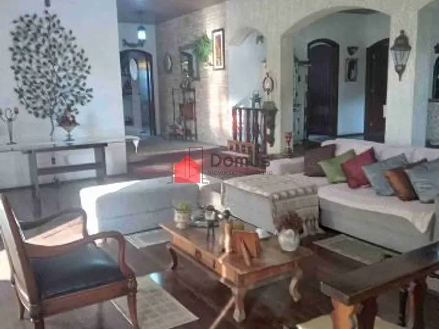Casa com 1200m² 4 quartos e 6 banheiros, à venda ou para alugar, no bairro Nossa Senhora do Perpétuo Socorro em Pindamonhangaba
