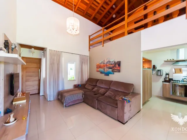 Casa com 360m² 3 quartos e 2 banheiros, à venda, no bairro Orleans em Curitiba