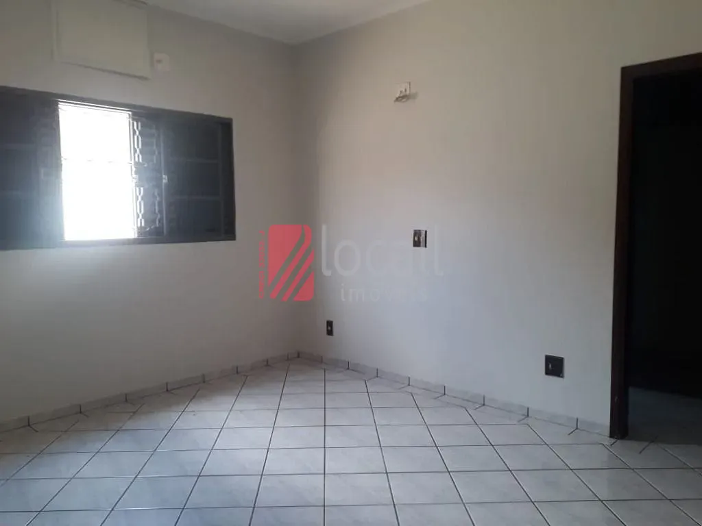 Casa com 3 quartos para aluguel, 280m² — foto 9 de 23