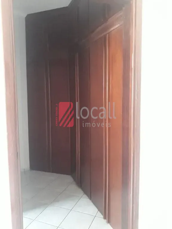 Casa com 3 quartos para aluguel, 280m² — foto 2 de 23