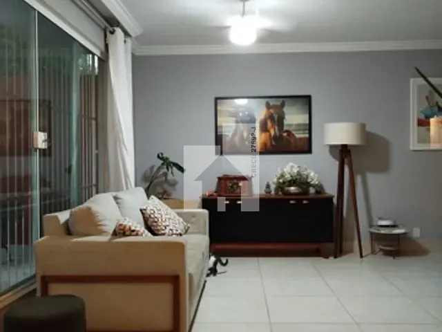Casa com 300m² 3 quartos e 2 banheiros, à venda, no bairro Vila Viotto em Jundiaí