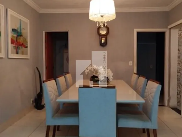 Casa com 300m² 3 quartos e 2 banheiros, à venda, no bairro Vila Viotto em Jundiaí