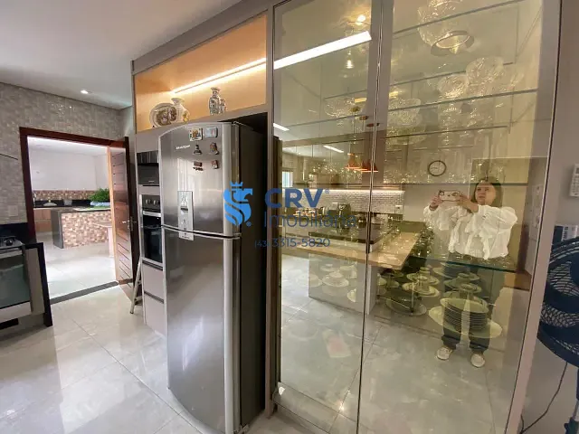 Casa com 350m² 3 quartos e 3 banheiros, à venda, no bairro Santa Mônica em Londrina