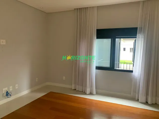 Casa 4 quartos e 6 banheiros, para alugar, no bairro Urbanova em São José dos Campos