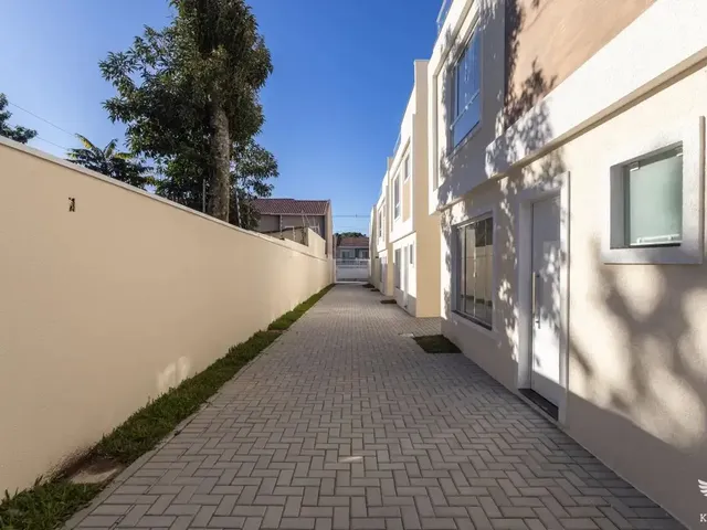 Casa 3 quartos e 3 banheiros, à venda, no bairro Orleans em Curitiba