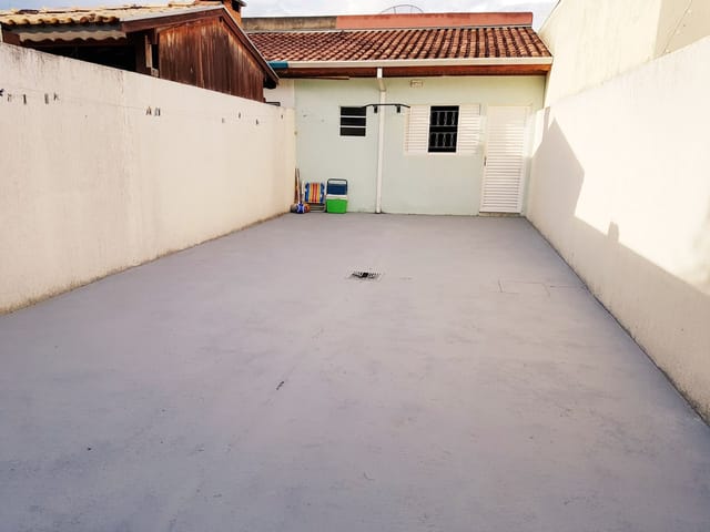 Casa com 250m² 2 quartos e 2 banheiros, à venda, no bairro Parque Senhor do Bonfim em Taubaté