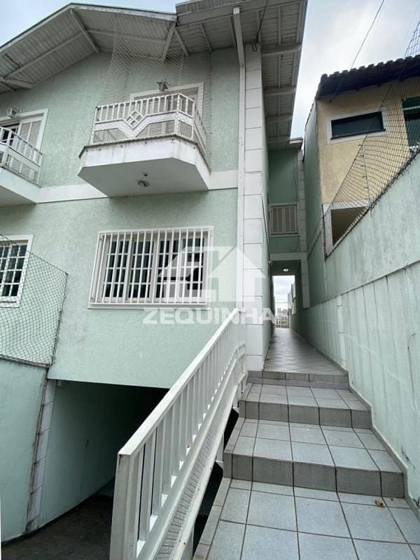 Casa, 3 quartos, 219 m² - Foto 2