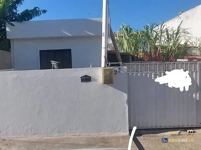 Casa com 176m² 2 quartos e 1 banheiro, à venda, no bairro penha em Campos dos Goytacazes