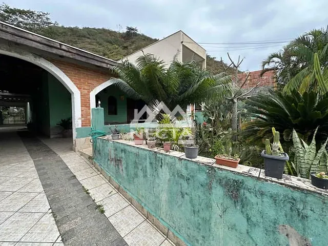 Casa com 402m² 3 quartos e 2 banheiros, à venda, no bairro Sumaré em Caraguatatuba