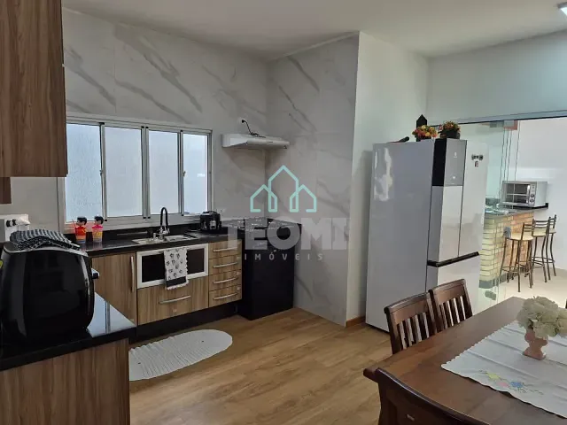 Casa 3 quartos e 3 banheiros, à venda ou para alugar, no bairro Parque das Flores em Taubaté