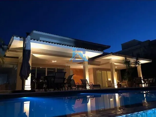 Casa com 1800m² 4 quartos e 5 banheiros, à venda, no bairro Ville Chamonix em Itatiba