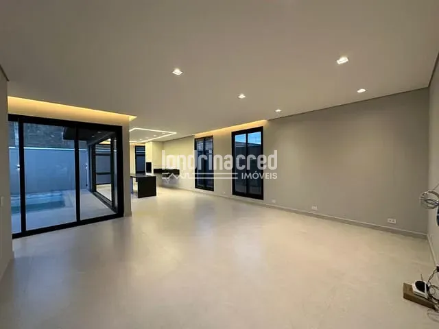 Casa com 256m² 3 quartos e 4 banheiros, à venda, no bairro CONDOMÍNIO TANGARÁ em Londrina