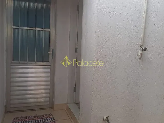 Casa 2 quartos e 1 banheiro, à venda, no bairro Conjunto Residencial Araretama em Pindamonhangaba