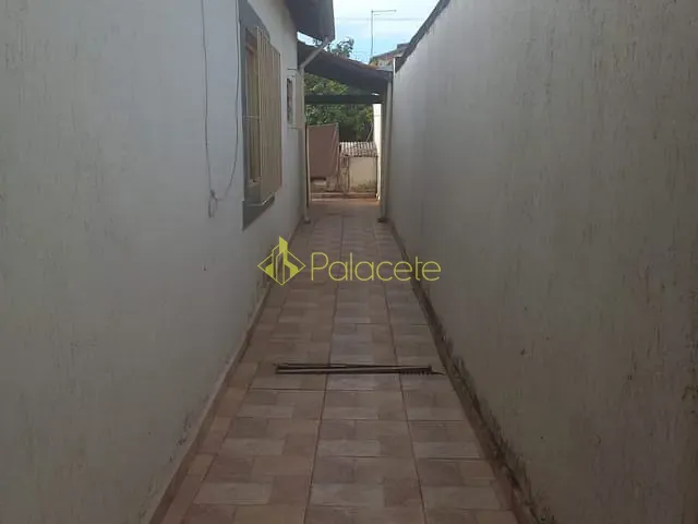 Casa 2 quartos e 1 banheiro, à venda, no bairro Conjunto Residencial Araretama em Pindamonhangaba