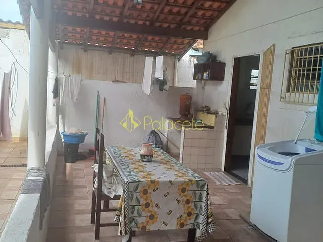 Casa 2 quartos e 1 banheiro, à venda, no bairro Conjunto Residencial Araretama em Pindamonhangaba