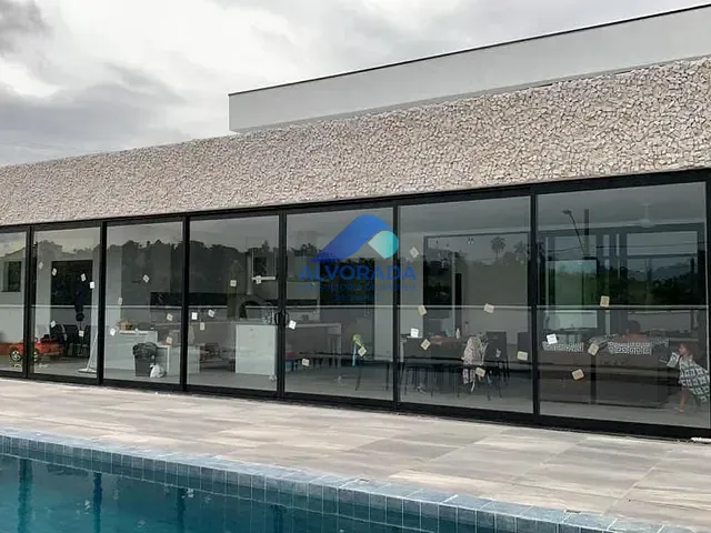 Casa com 1500m² 4 quartos e 6 banheiros, à venda, no bairro Jardim Nova Esperança em Jacareí