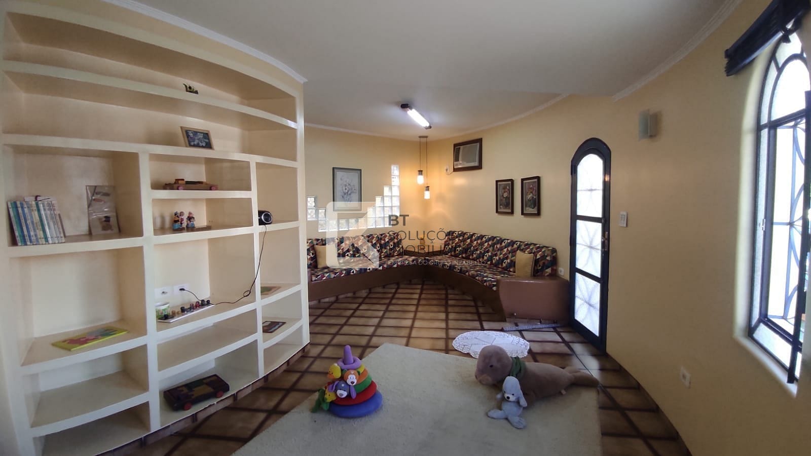 Casa, 1 quarto, 230 m² - Foto 1