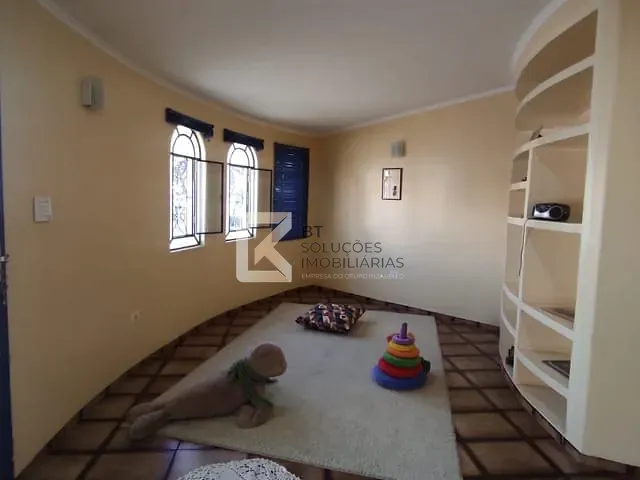 Casa com 257m², à venda, no bairro Centro em Indaiatuba