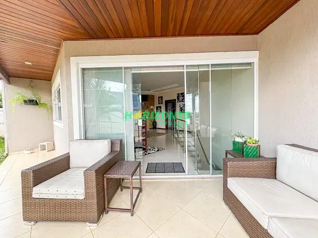 Casa com 1000m² 4 quartos e 6 banheiros, à venda, no bairro Jardim Rio Comprido em Jacareí