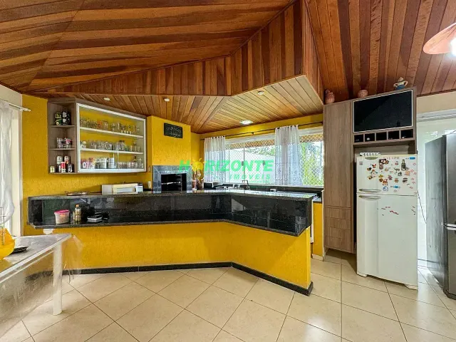 Casa com 1000m² 4 quartos e 6 banheiros, à venda, no bairro Jardim Rio Comprido em Jacareí