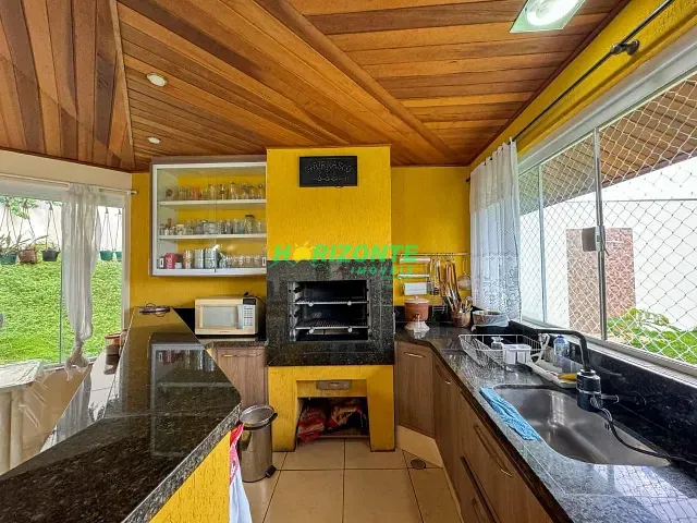 Casa com 1000m² 4 quartos e 6 banheiros, à venda, no bairro Jardim Rio Comprido em Jacareí