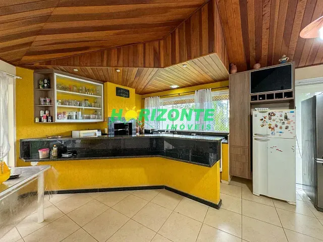 Casa com 1000m² 4 quartos e 6 banheiros, à venda, no bairro Jardim Rio Comprido em Jacareí