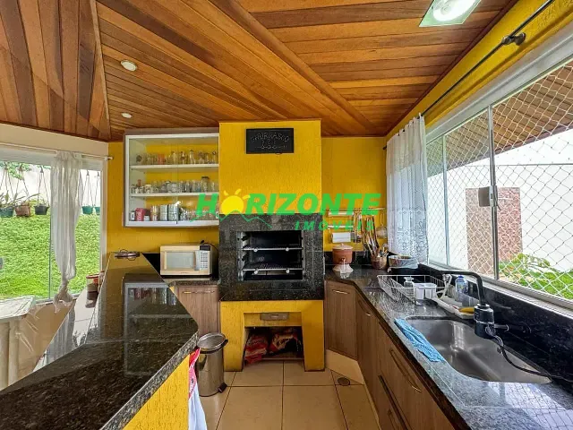 Casa com 1000m² 4 quartos e 6 banheiros, à venda, no bairro Jardim Rio Comprido em Jacareí