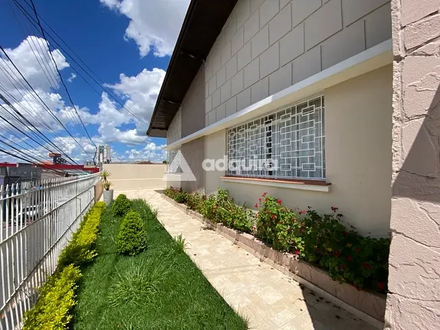 Casa com 545m² 3 quartos e 3 banheiros, à venda, no bairro Centro em Ponta Grossa