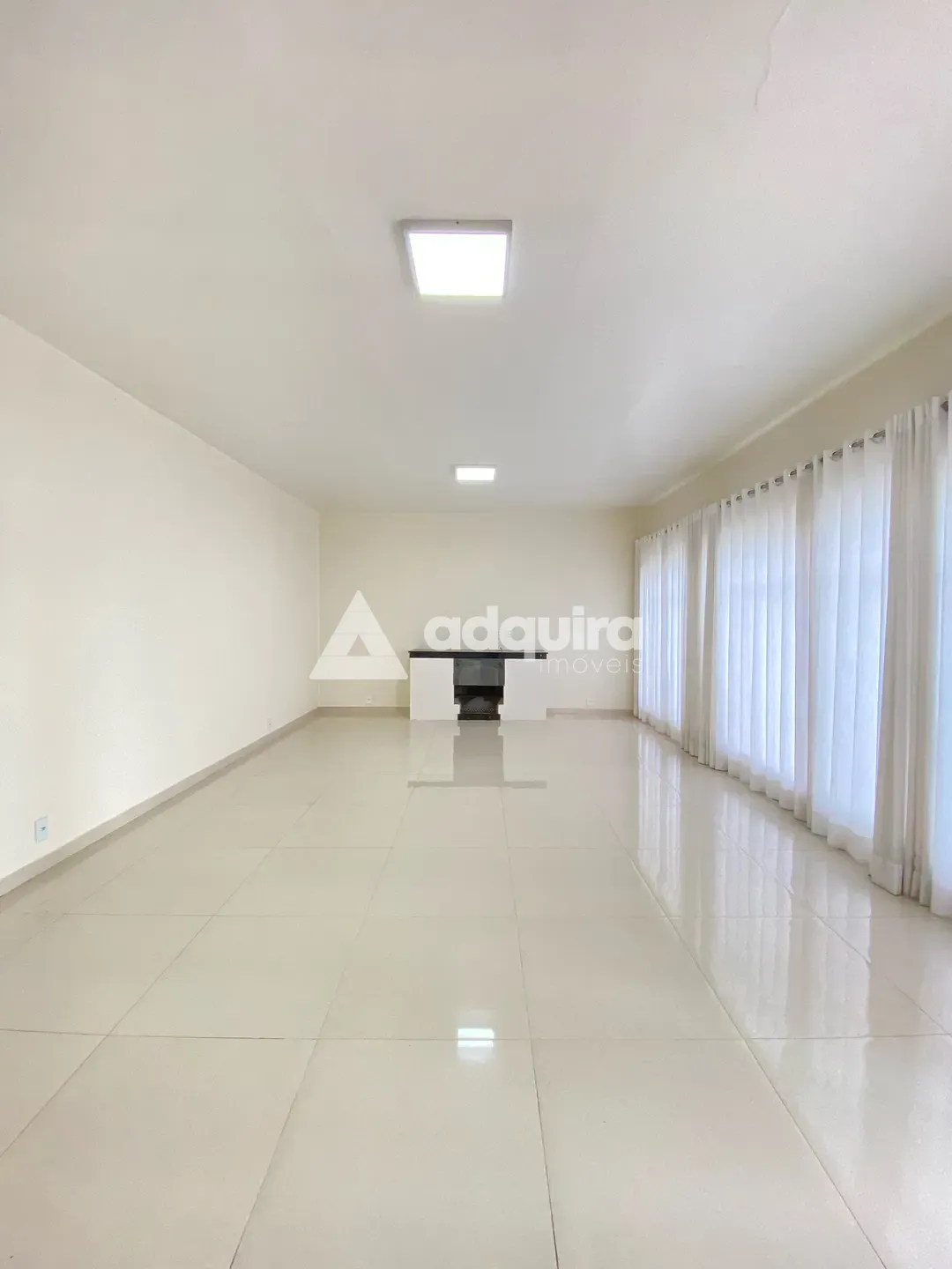 Casa, 3 quartos, 235 m² - Foto 2
