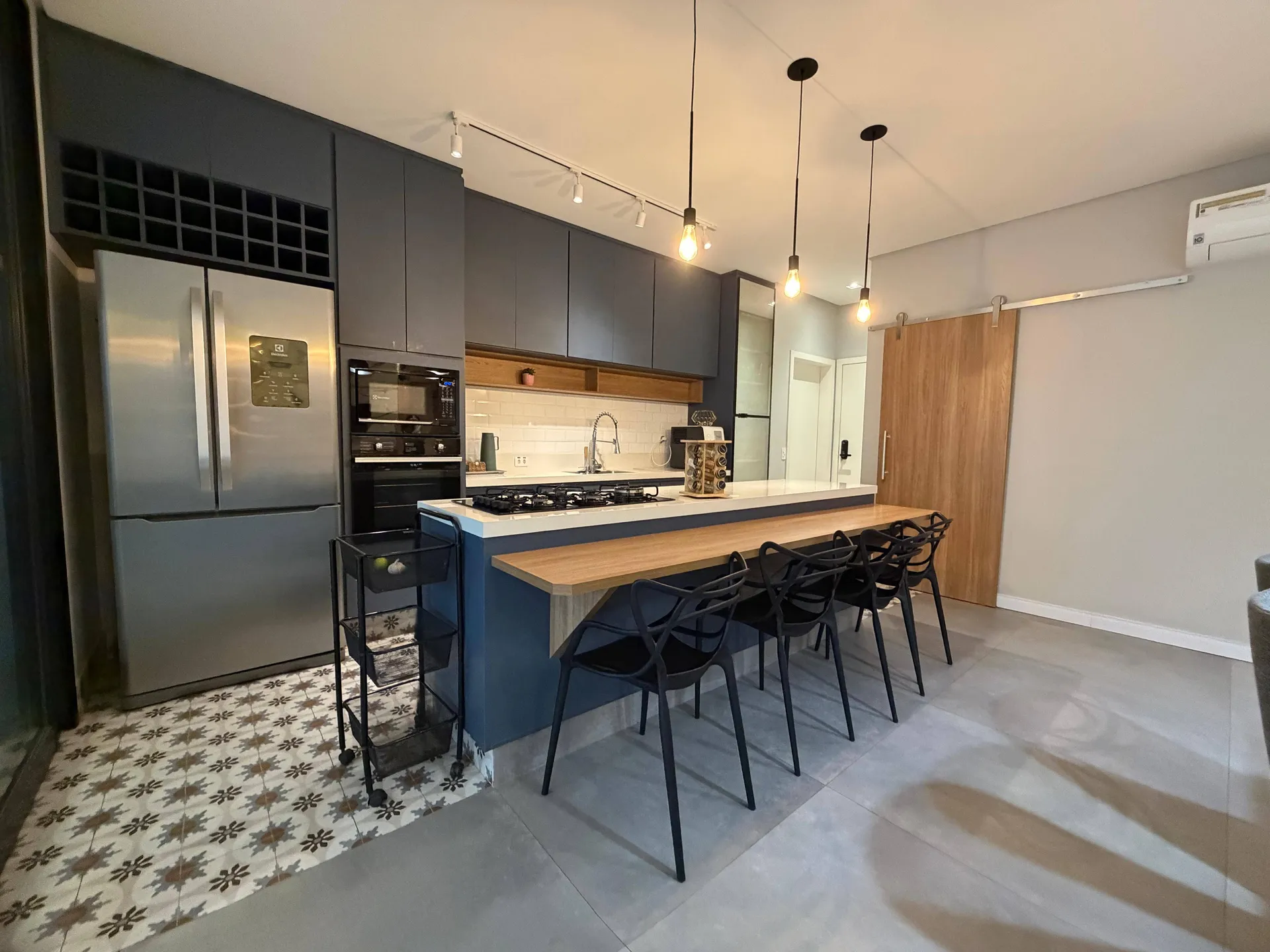 Casa 360 m², 5 suítes Condomínio Alphaville 2