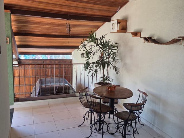 Casa com 300m² 3 quartos e 3 banheiros, à venda, no bairro Loteamento Jardim Ana Maria em Pindamonhangaba
