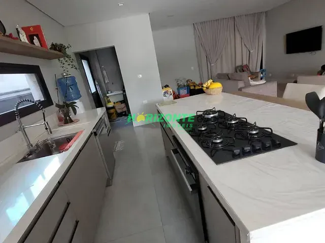 Casa com 256m² 4 quartos e 4 banheiros, à venda, no bairro Urbanova em São José dos Campos