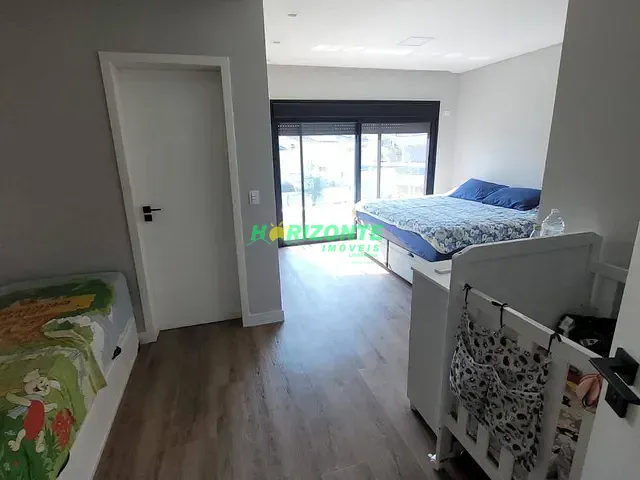 Casa com 256m² 4 quartos e 4 banheiros, à venda, no bairro Urbanova em São José dos Campos
