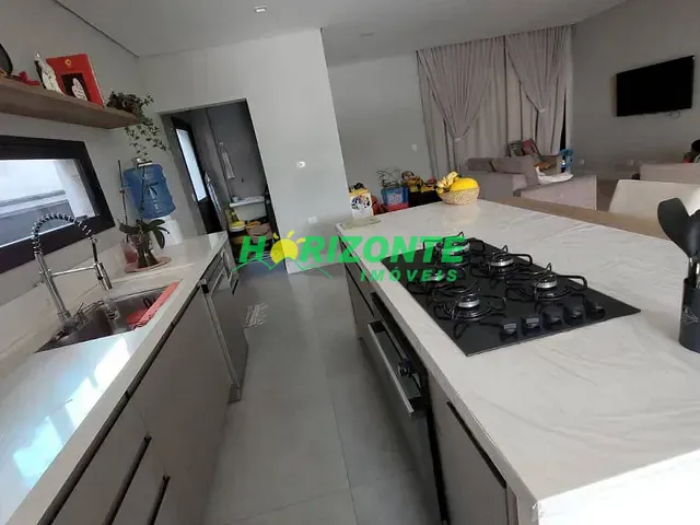 Casa com 256m² 4 quartos e 4 banheiros, à venda, no bairro Urbanova em São José dos Campos