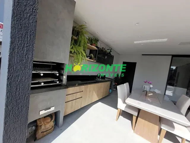 Casa com 256m² 4 quartos e 4 banheiros, à venda, no bairro Urbanova em São José dos Campos